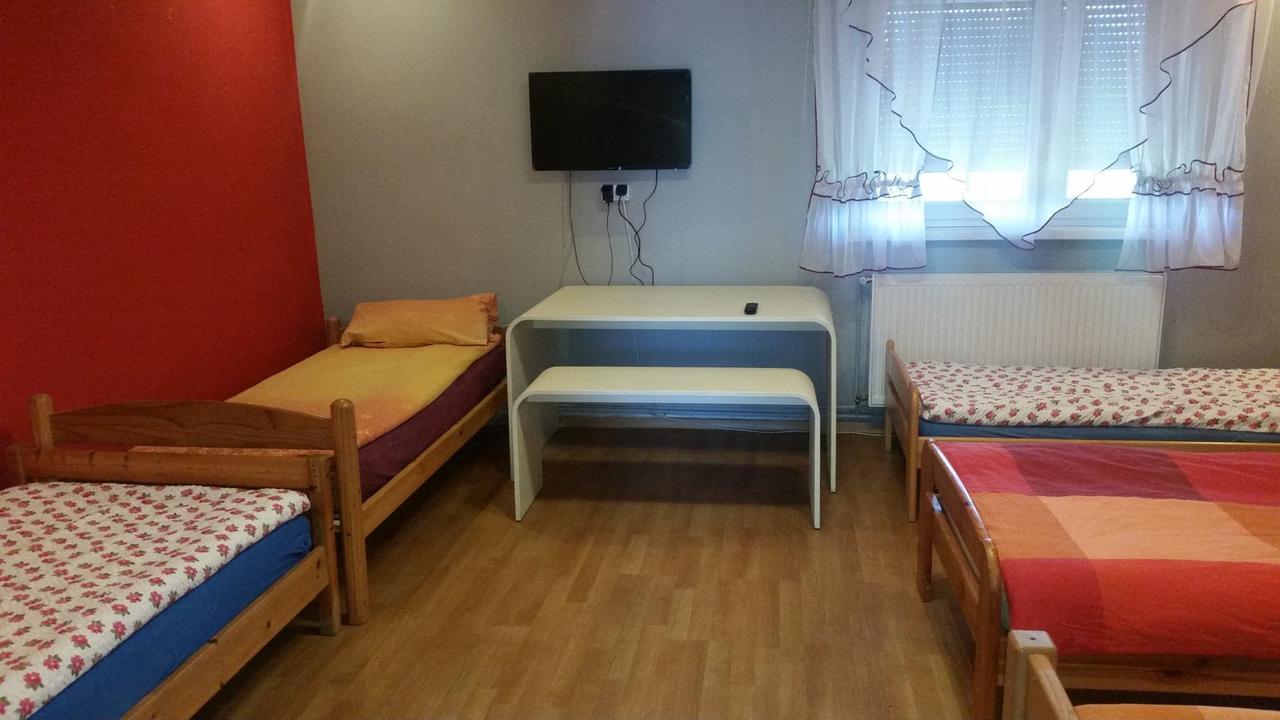 Pokoje Goscinne "U Karola" Pracownicze Ścinawa Exterior photo